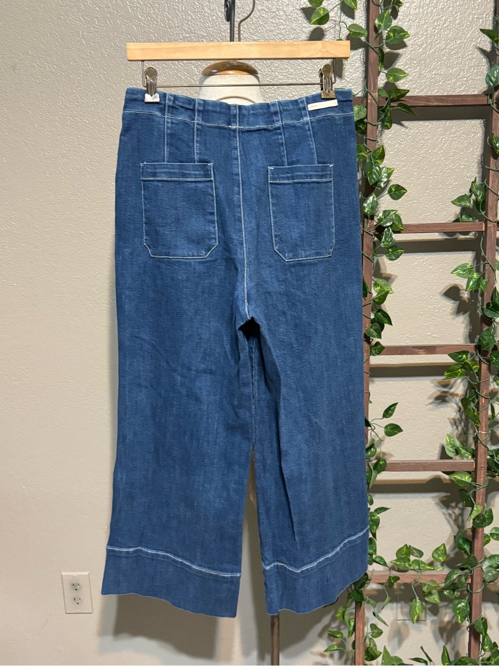 Pilcro Ultra High-Rise Wide-Leg Jeans 29 - Picture 8 of 11